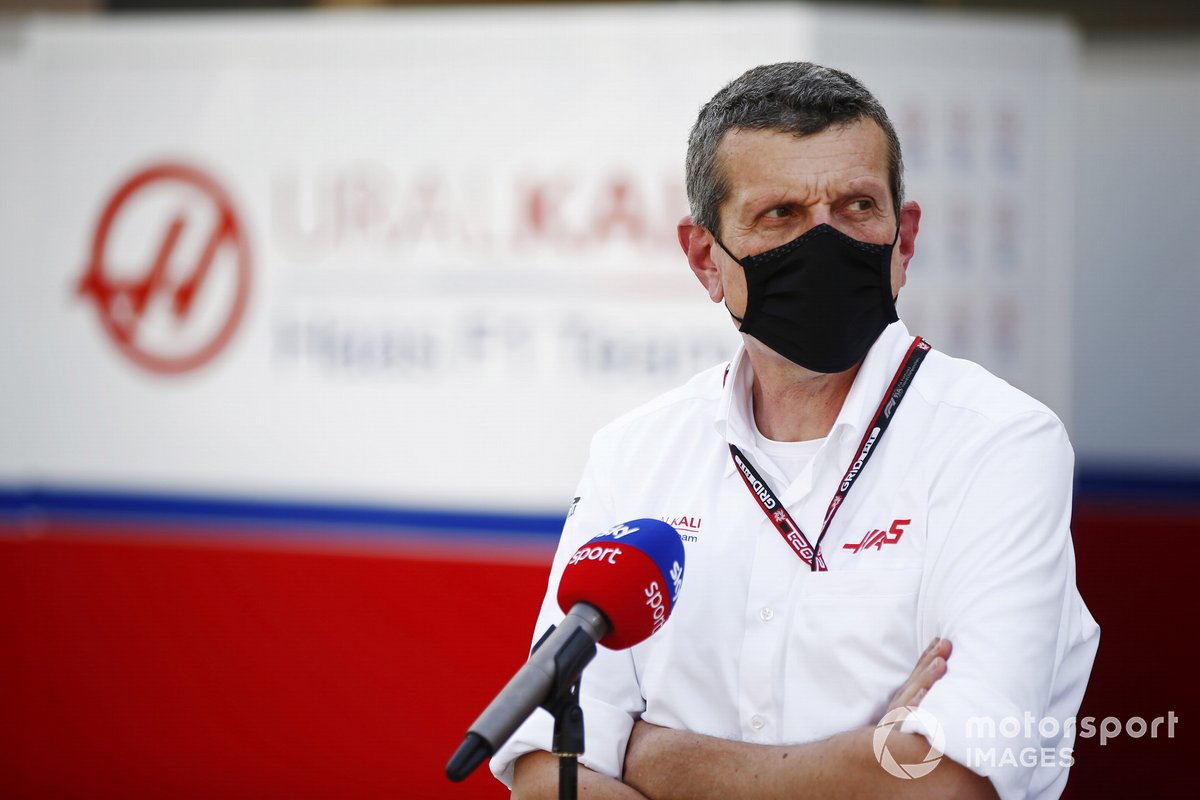 Guenther Steiner, Team Principal, Haas F1, est interviewé