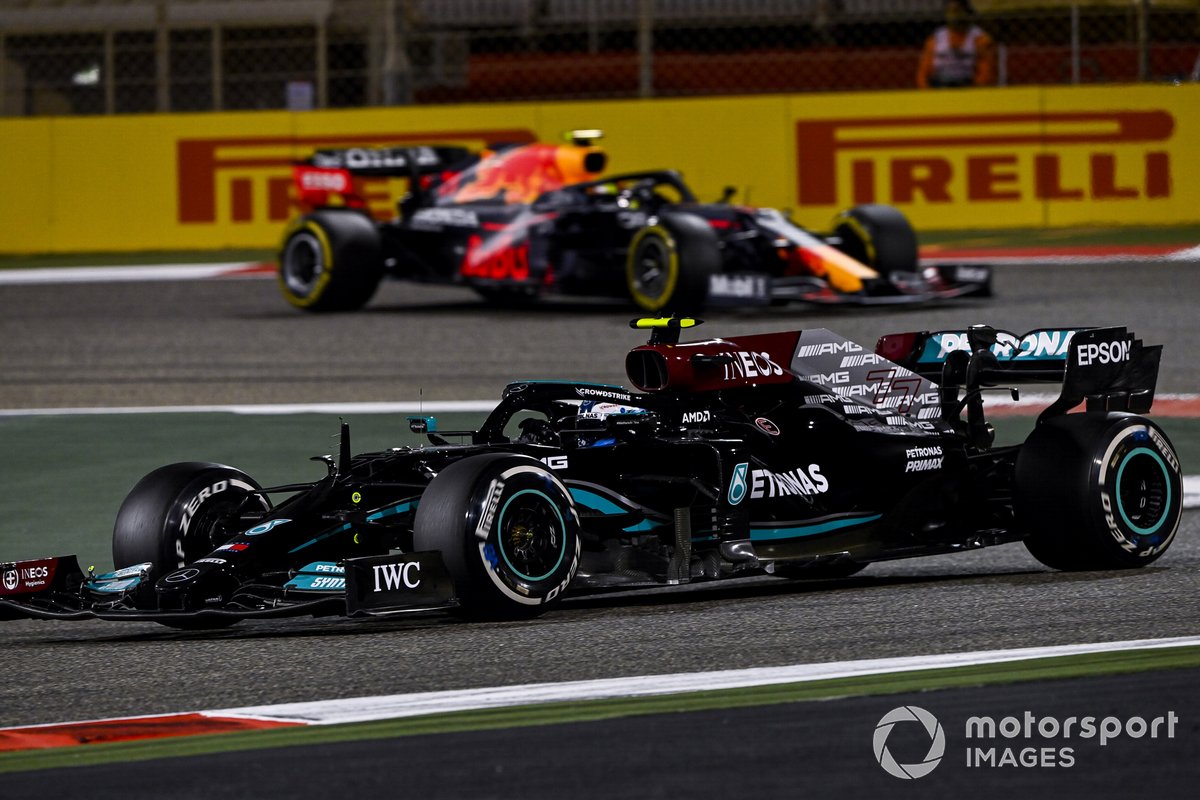 Valtteri Bottas, Mercedes W12, Sergio Pérez, Red Bull Racing RB16B