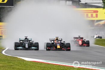 Verstappen nyerte a kaotikus imolai F1-es futamot Hamilton előtt, Norris is dobogón!