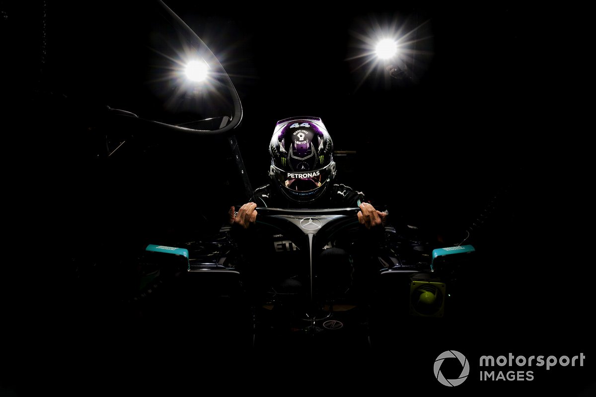 Lewis Hamilton, Mercedes-AMG F1 int he garage