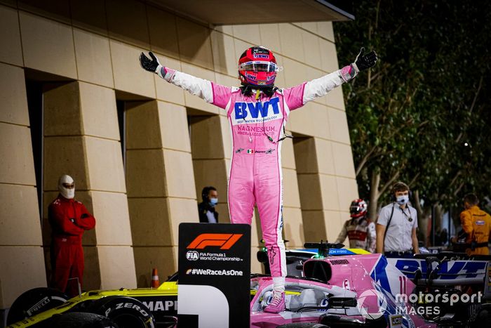 Ganador Sergio Pérez, Racing Point, celebra en Parc Ferme