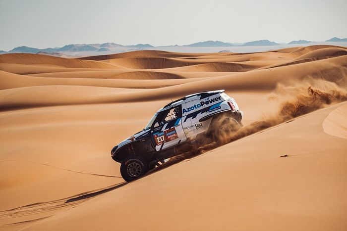 #217 X-raid Mini JCW Team Mini John Cooper Works Rally Plus: Krzysztof Hołowczyc, Łukasz Kurzeja