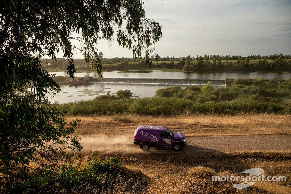 Mónica Plaza, David Nadal, Toyota Land Cruiser 200