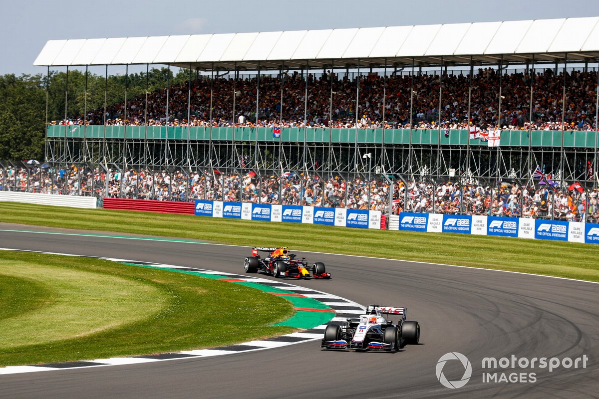Nikita Mazepin, Haas VF-21, Sergio Perez, Red Bull Racing RB16B