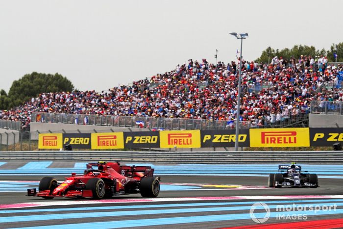 Carlos Sainz, Ferrari SF21, Pierre Gasly, AlphaTauri AT02