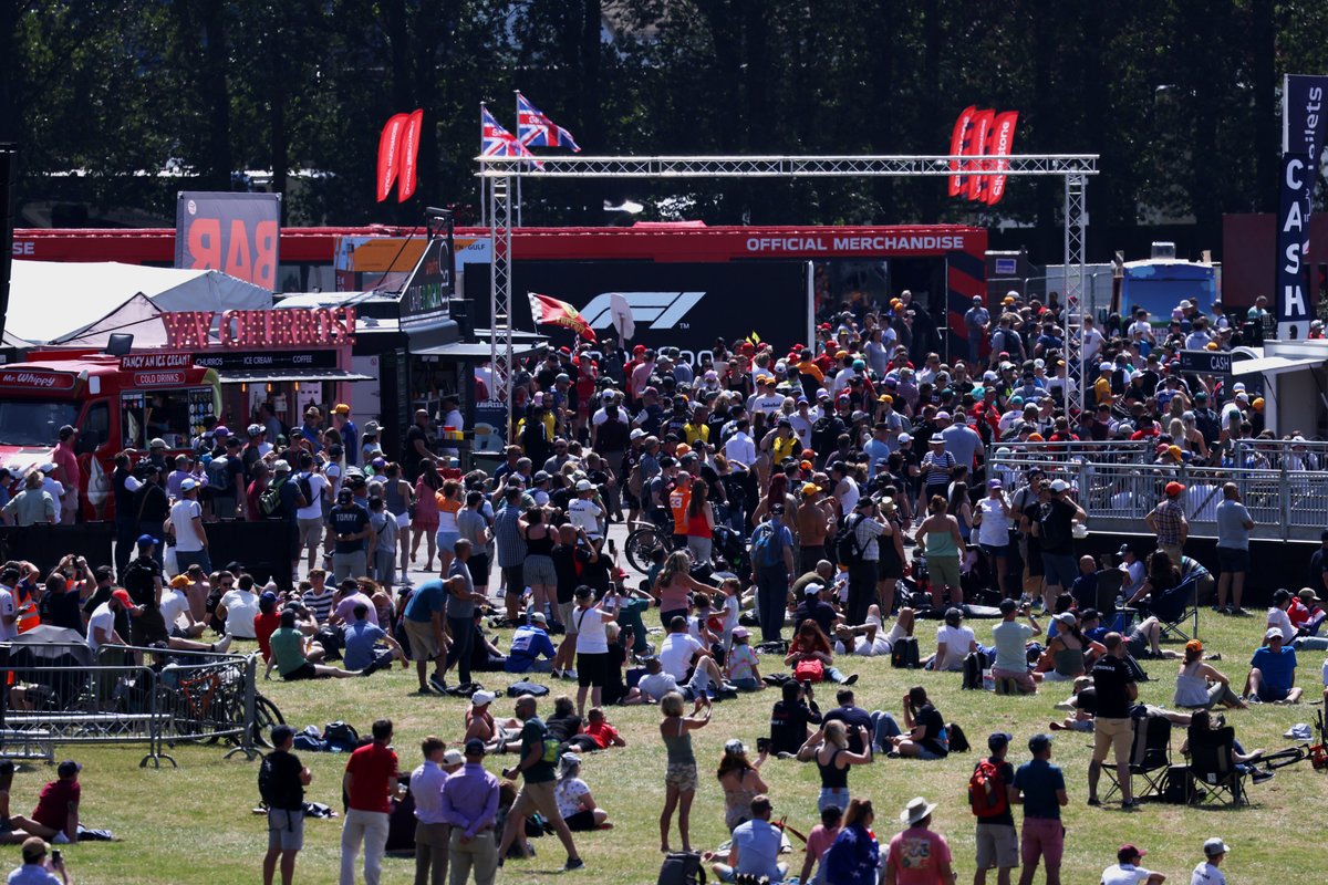 I tifosi riempiono il circuito
