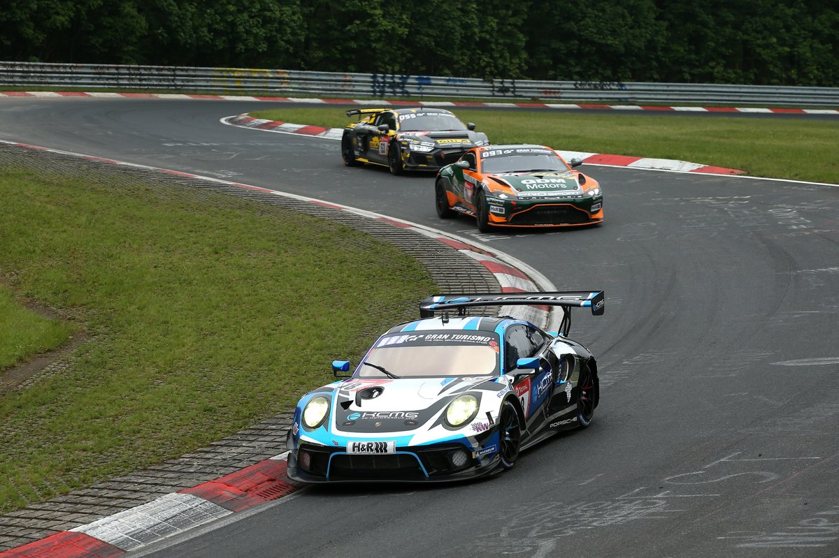 #18 KCMG Porsche 911 GT3 R: Alexandre Imperatori, Josh Burdon, Edoardo Liberati, Marco Holzer