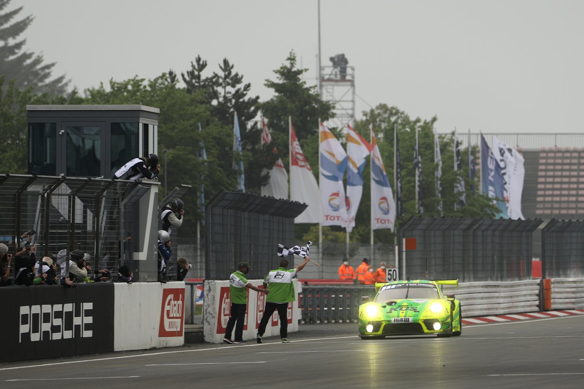 El ganador: #911 Manthey Racing Porsche 911 GT3 R: Matteo Cairoli, Lars Kern, Michael Christensen, Kevin Estre