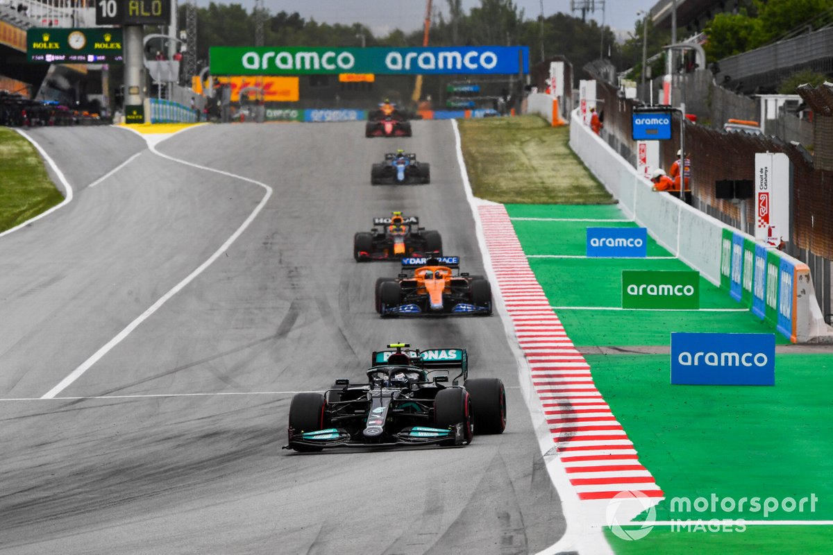 Valtteri Bottas, Mercedes W12, Daniel Ricciardo, McLaren MCL35M, Sergio Pérez, Red Bull Racing RB16B