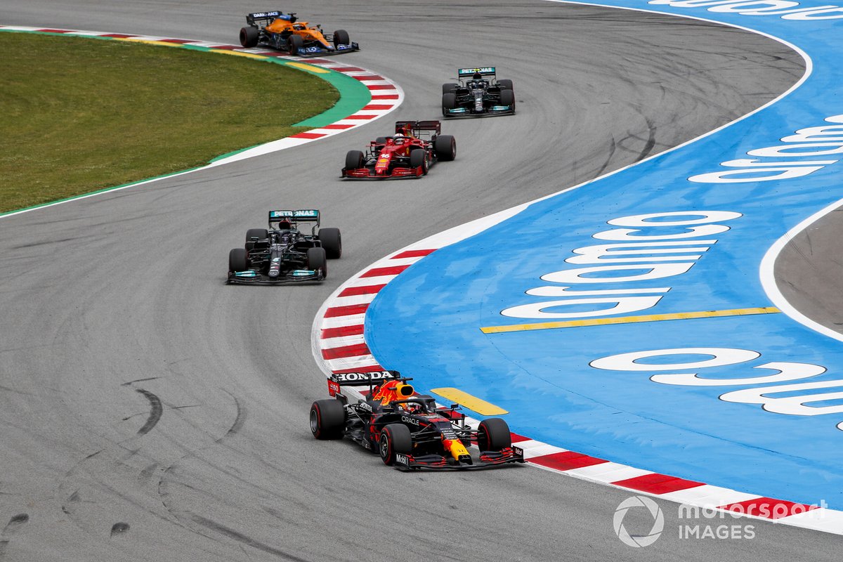 Max Verstappen, Red Bull Racing RB16B, Lewis Hamilton, Mercedes W12, Charles Leclerc, Ferrari SF21, e Valtteri Bottas, Mercedes W12