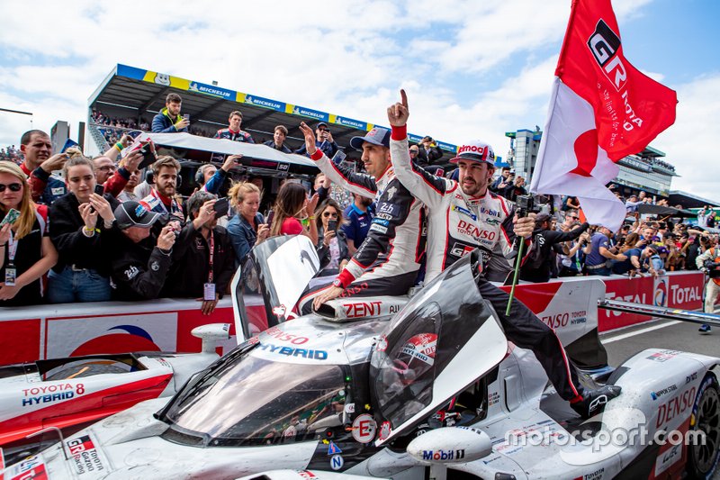 Los ganadores: #8 Toyota Gazoo Racing Toyota TS050: Sébastien Buemi, Kazuki Nakajima, Fernando Alonso