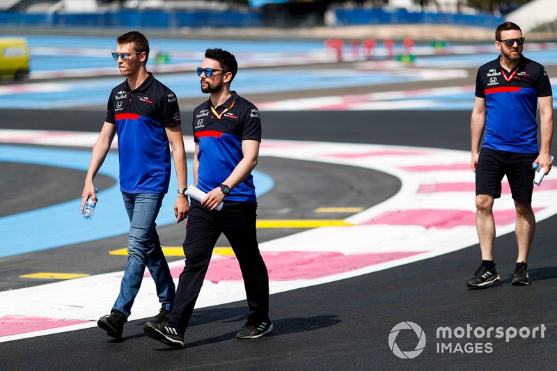 Daniil Kvyat, Toro Rosso, ispeziona il circuito