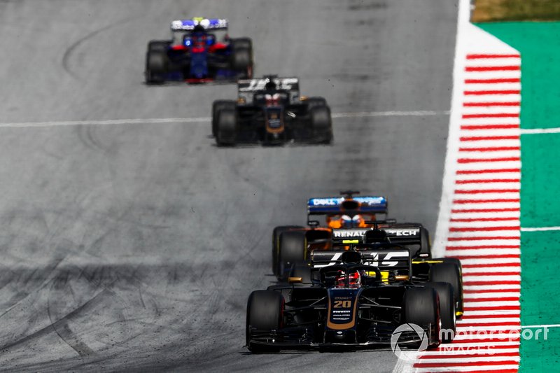 Kevin Magnussen, Haas F1 Team VF-19, Daniel Ricciardo, Renault F1 Team R.S.19, Carlos Sainz Jr., McLaren MCL34, Romain Grosjean, Haas F1 Team VF-19,Y Alexander Albon, Toro Rosso STR14