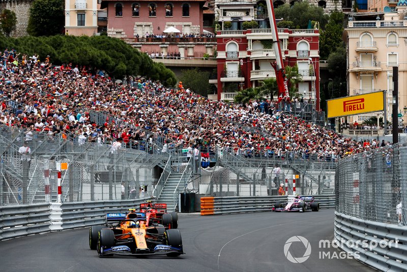 Lando Norris, McLaren MCL34, Charles Leclerc, Ferrari SF90