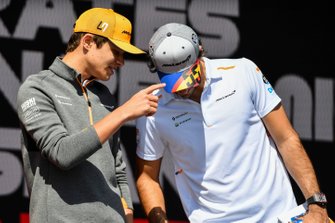 Lando Norris, McLaren ve Carlos Sainz Jr., McLaren