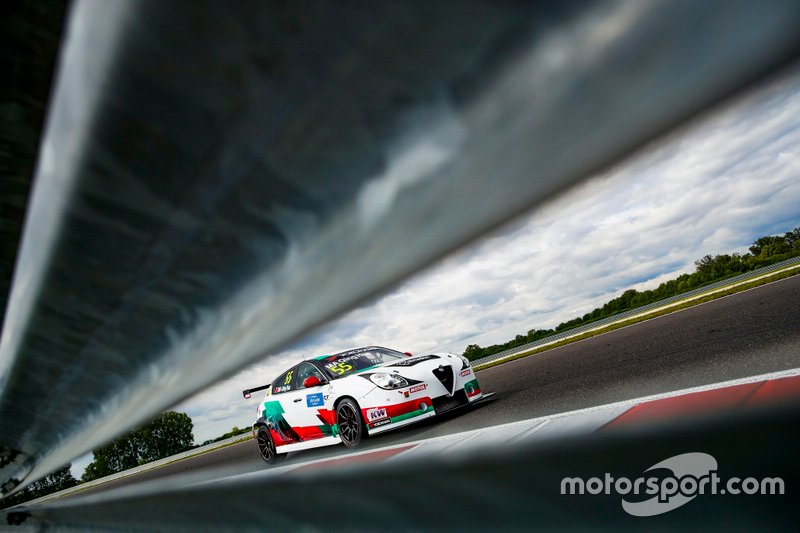 Ma Qing Hua, Team Mulsanne Alfa Romeo Giulietta TCR