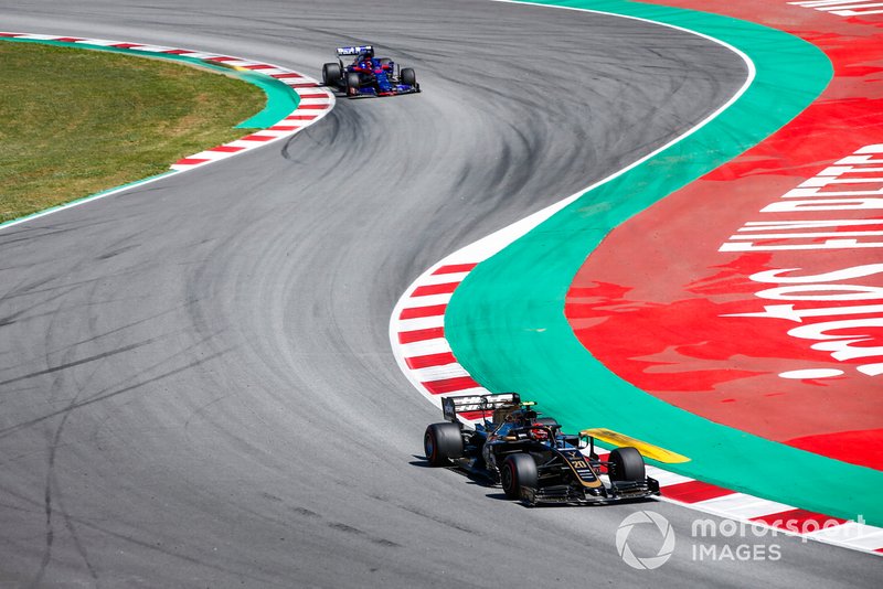 Kevin Magnussen, Haas F1 Team VF-19, devant Daniil Kvyat, Toro Rosso STR14