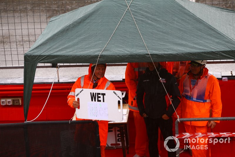 Lluvia en el paddock