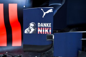 Thank You Niki logo op de Red Bull Racing RB15 als eerbetoon aan Niki Lauda