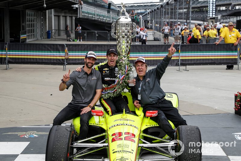 Simon Pagenaud, Team Penske Chevrolet, Victory Lane, team, John Menard