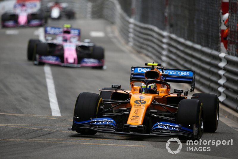 Lando Norris, McLaren MCL34, ve Lance Stroll, Racing Point RP19