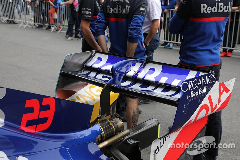 Заднее крыло Toro Rosso STR14