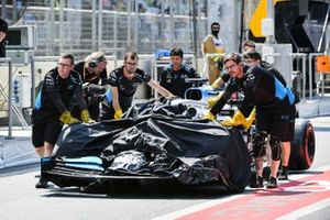 La voiture endommagée de George Russell, Williams Racing FW42