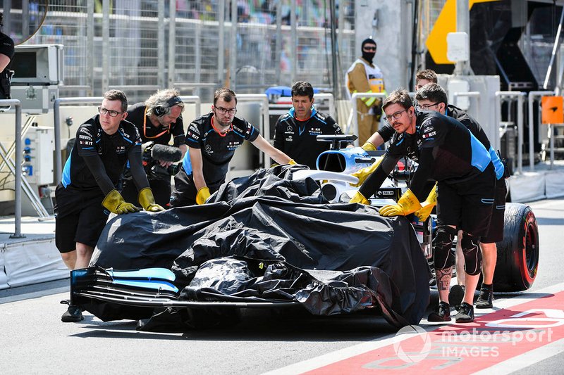 The damaged car of George Russell, Williams Racing FW42