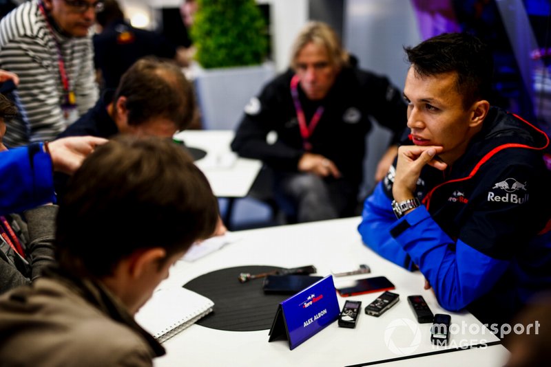 Alexander Albon, Toro Rosso parla con i media