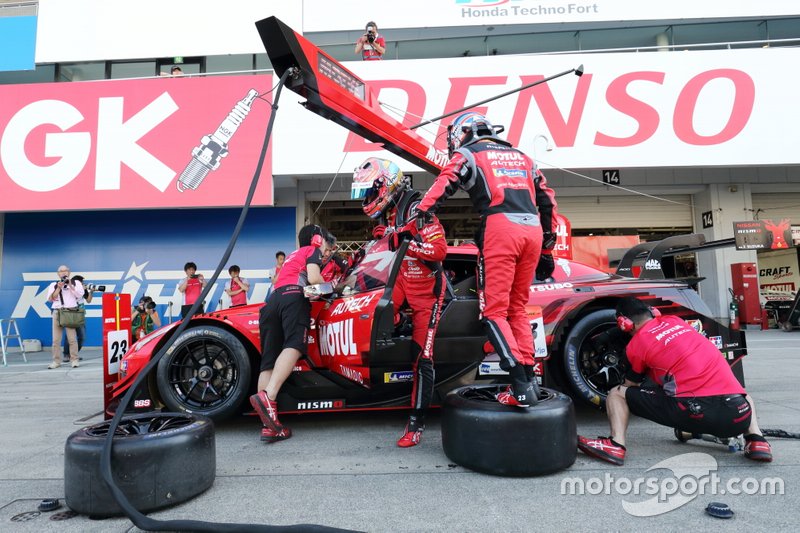 #23 MOTUL AUTECH GT-R