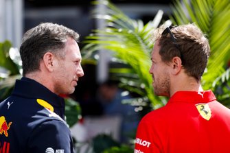 Christian Horner, Team Principal, Red Bull Racing e Sebastian Vettel, Ferrari