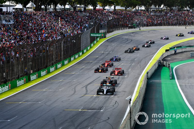 Lewis Hamilton, Mercedes AMG F1 W10 leads Max Verstappen, Red Bull Racing RB15, Sebastian Vettel, Ferrari SF90, Alexander Albon, Red Bull RB15 and Charles Leclerc, Ferrari SF90 at the restart