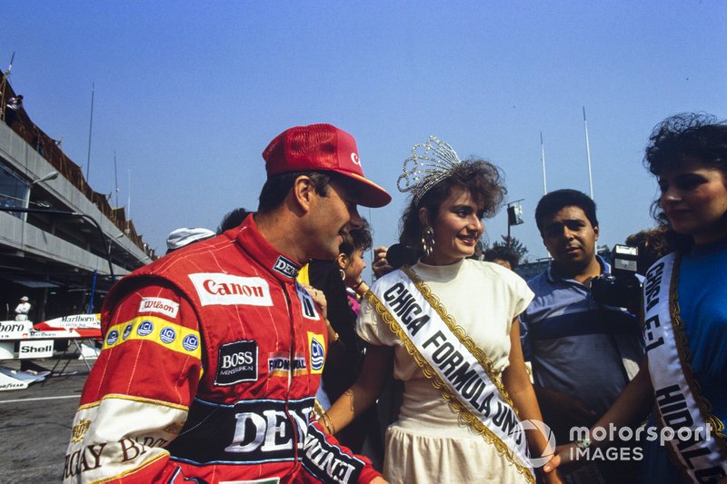 Nigel Mansell, Williams con las chicas del concurso de belleza