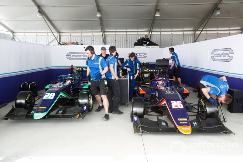 Cameron Das, Carlin e Clement Novalak, Carlin