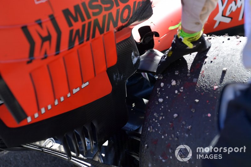 The damaged suspension of Sebastian Vettel, Ferrari SF90