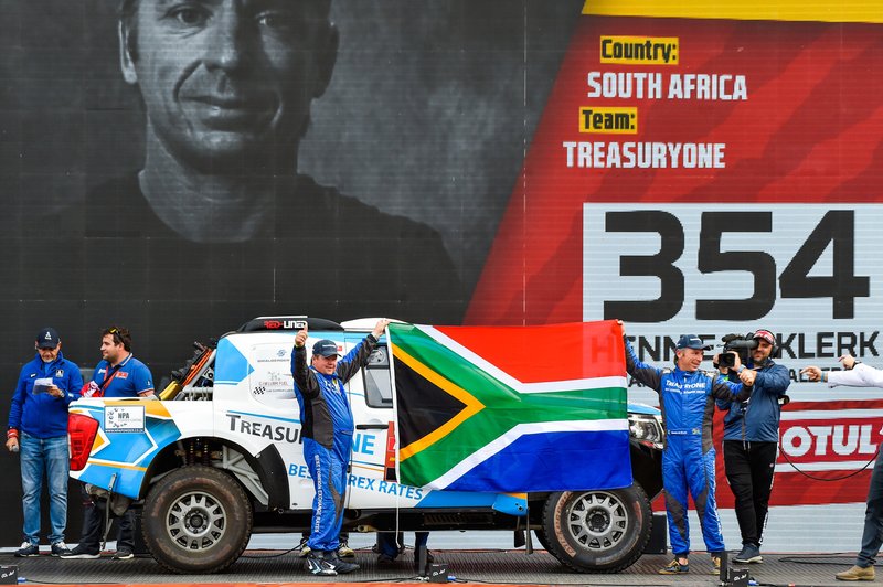 #354 Red-Lined SA Nissan: Hennie De Klerk, Johann Wilhelm Smalberger