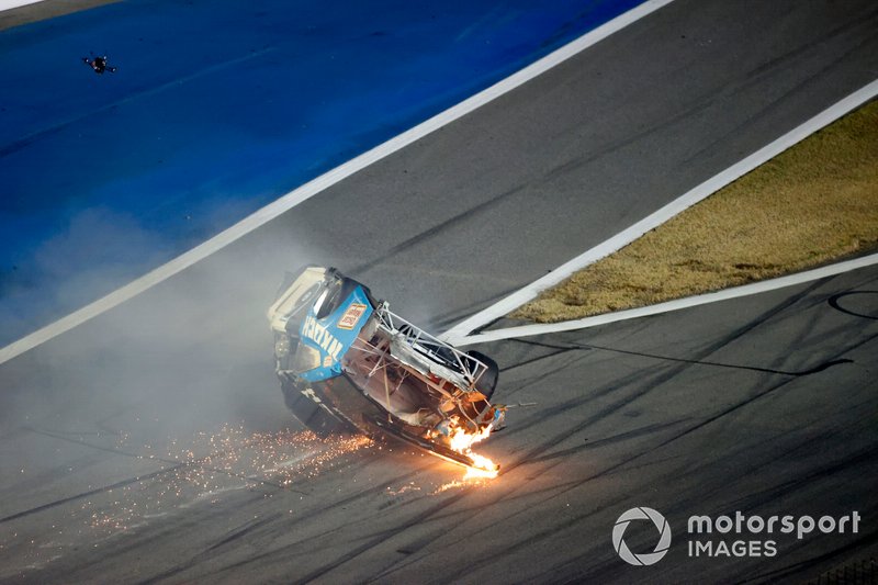 El accidente de Ryan Newman, Roush Fenway Racing, Ford Mustang Koch Industries en la última vuelta