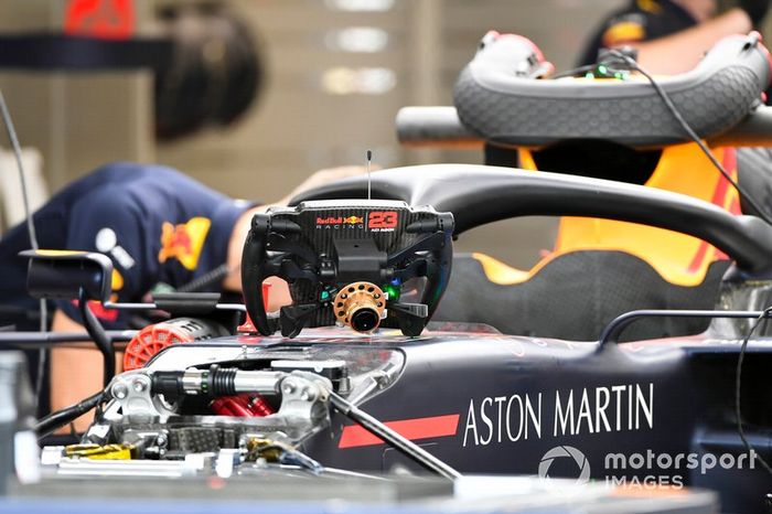 Suspensión delantera y volante del Red Bull Racing RB15 