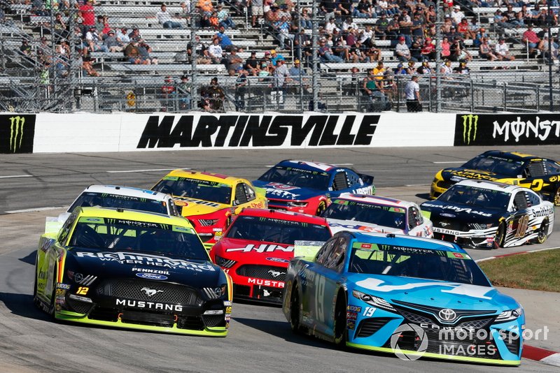 Martin Truex Jr., Joe Gibbs Racing, Toyota Camry Auto Owners Insurance, Ryan Blaney, Team Penske, Ford Mustang Menards/Richmond