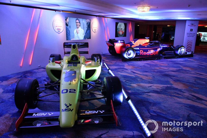 MSV F2 y Red Bull Racing RB15 F1