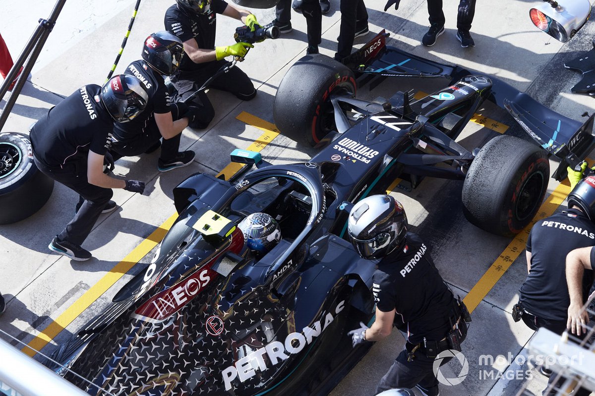 Valtteri Bottas, Mercedes F1 W11, in pitlane