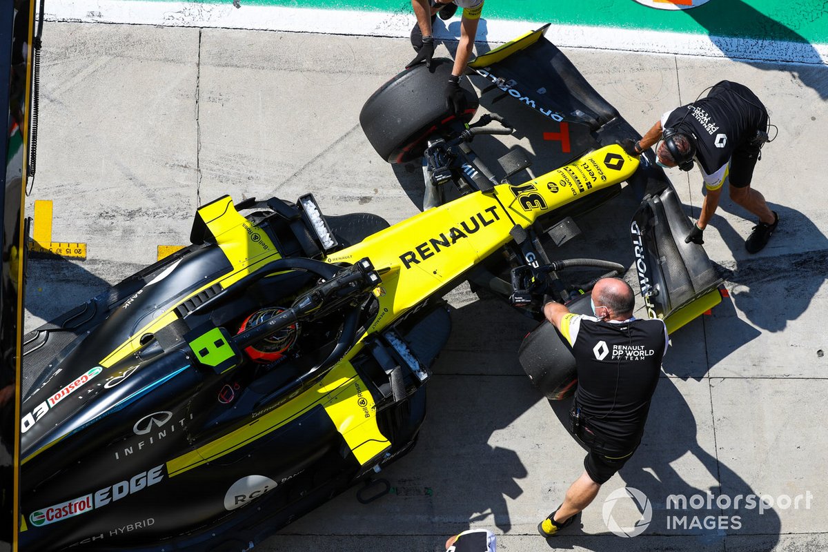 Esteban Ocon, Renault F1 Team R.S.20, is returned to the garage