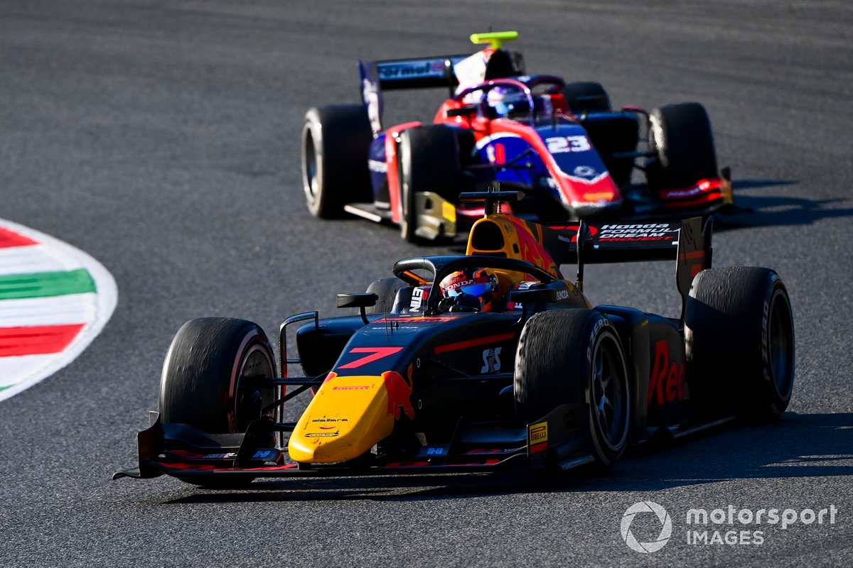 Yuki Tsunoda, Carlin, precede Marino Sato, Trident