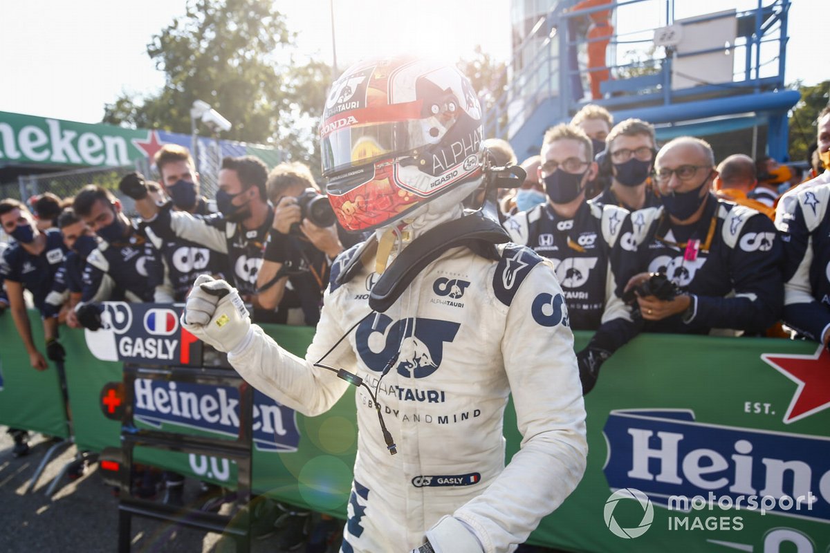 Ganador Pierre Gasly, AlphaTauri, celebra