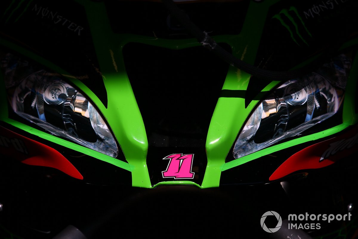 Bike von Jonathan Rea, Kawasaki Racing Team, mit Gruß an Ana Carrasco
