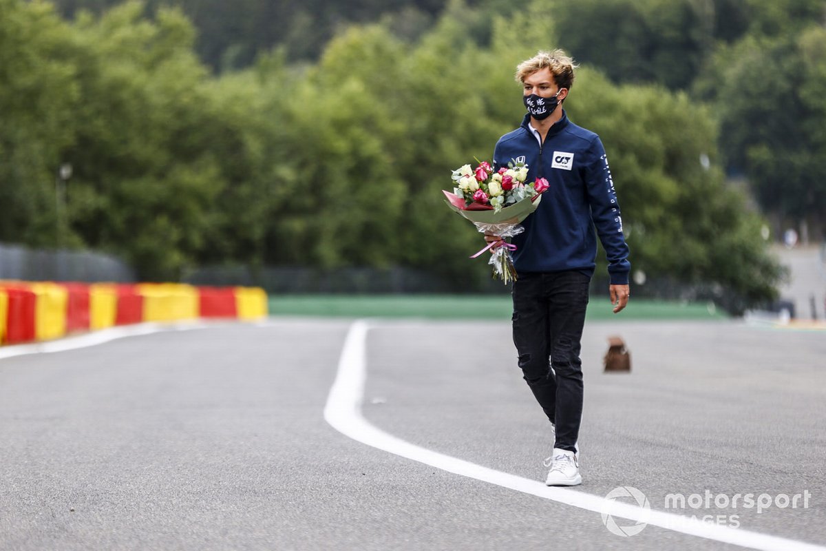 Pierre Gasly, Toro Rosso, deja flores en memoria de su amigo Anthoine Hubert, fallecido en Spa en 2019
