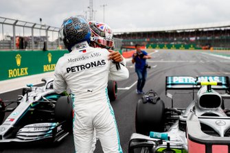 Pole Valtteri Bottas, Mercedes AMG F1 ve Lewis Hamilton, Mercedes AMG F1, Parc Ferme
