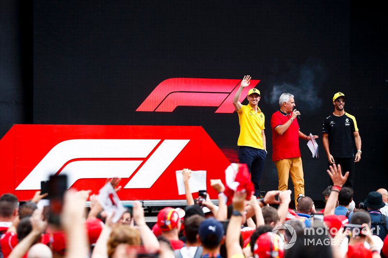 Nico Hulkenberg, Renault F1 Team and Daniel Ricciardo, Renault F1 Team on stage in the fan zone