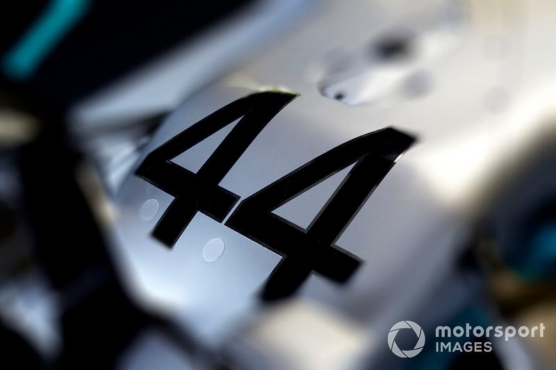 El #44 en el coche de Lewis Hamilton Mercedes AMG F1 W10