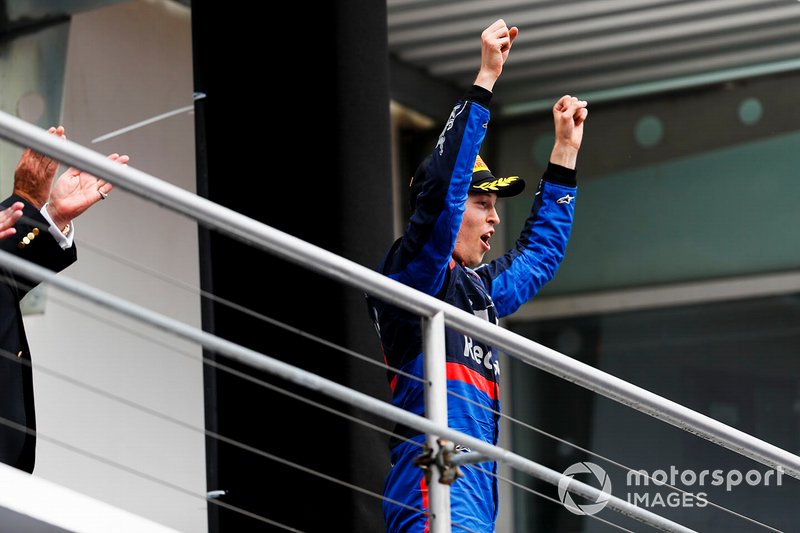 Daniil Kvyat, Toro Rosso, 3° classificato, sul podio